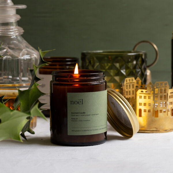 noel scented christmas candle with clove and orange